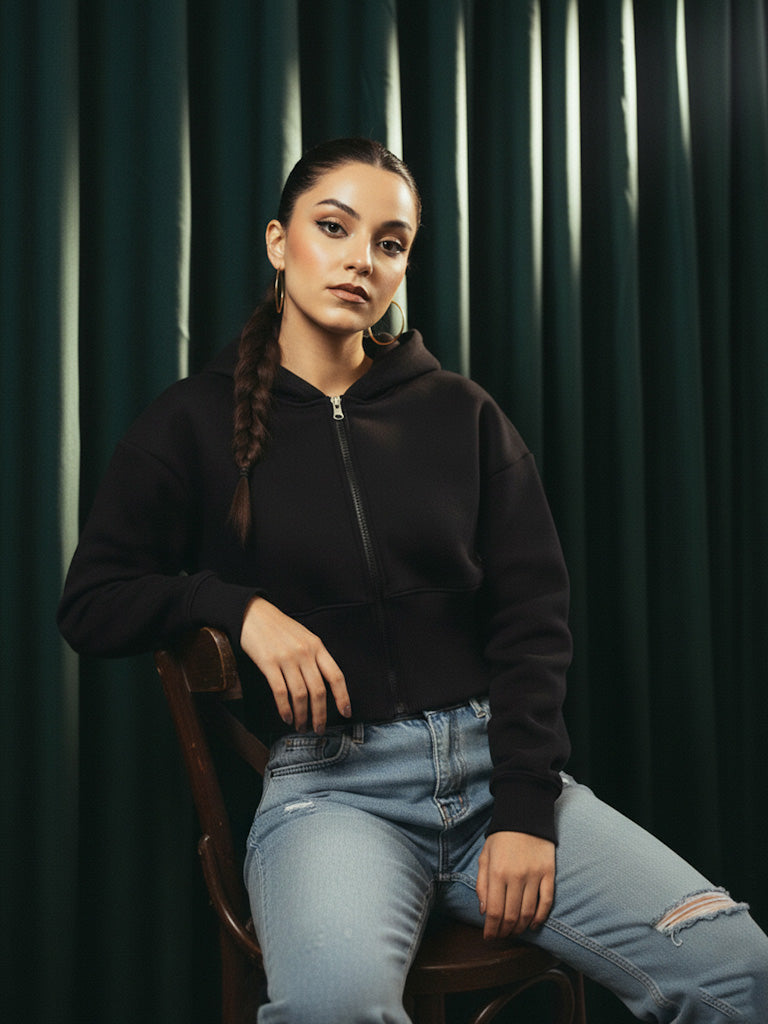 BLACK SLEEK CROP TOP